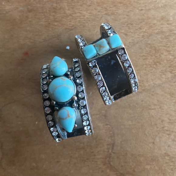 Urban Outfitters Jewelry - Pair of rings- silver and turquoise 7.5
